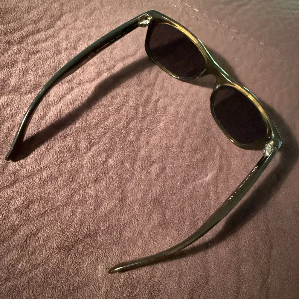 Ray-Ban New Wayfarer Tortoise Green RB2132 Previously Owned Sunglasses
